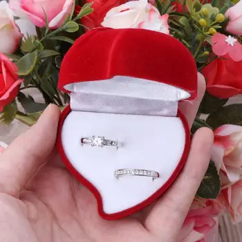 Du Kartus Vestuvinių Žiedų Dėžutė Aksomo Širdies Formos Raudonų Rožių Gėlių Lange Papuošalai Ekranas