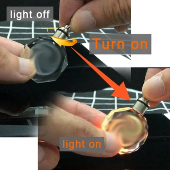 Pagal užsakymą pagaminti Automobilio Logotipu Grandinės LED Iškirpti Stiklo Keychain Automobilių Transporto Logotipas paketų prižiūrėtojų raktinę Raktų pakabukas Šviesos Key Chain